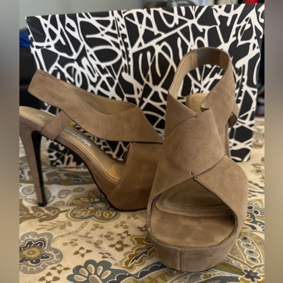 Diane Von Furstenberg DVF Zia II Suede Platform Stiletto Size 8 Taupe Suede $280 - Picture 1 of 8